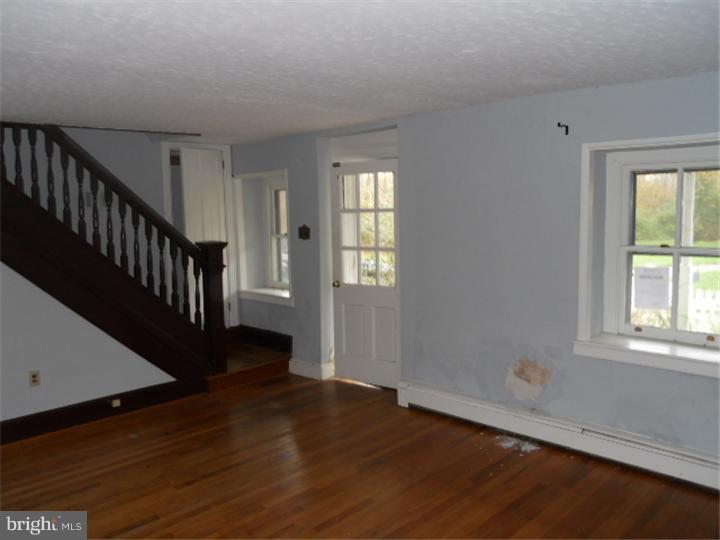 25 Hill Church Road Spring City, PA 19475 - Photo 2 of 4