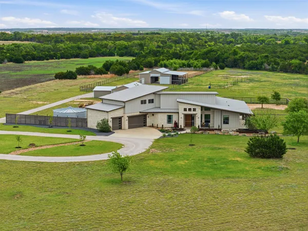 a view of a house with a big yard
