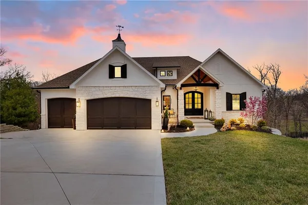 $1,050,000 | 336 Northwest Thoreau Drive, Lee's Summit, MO 64081