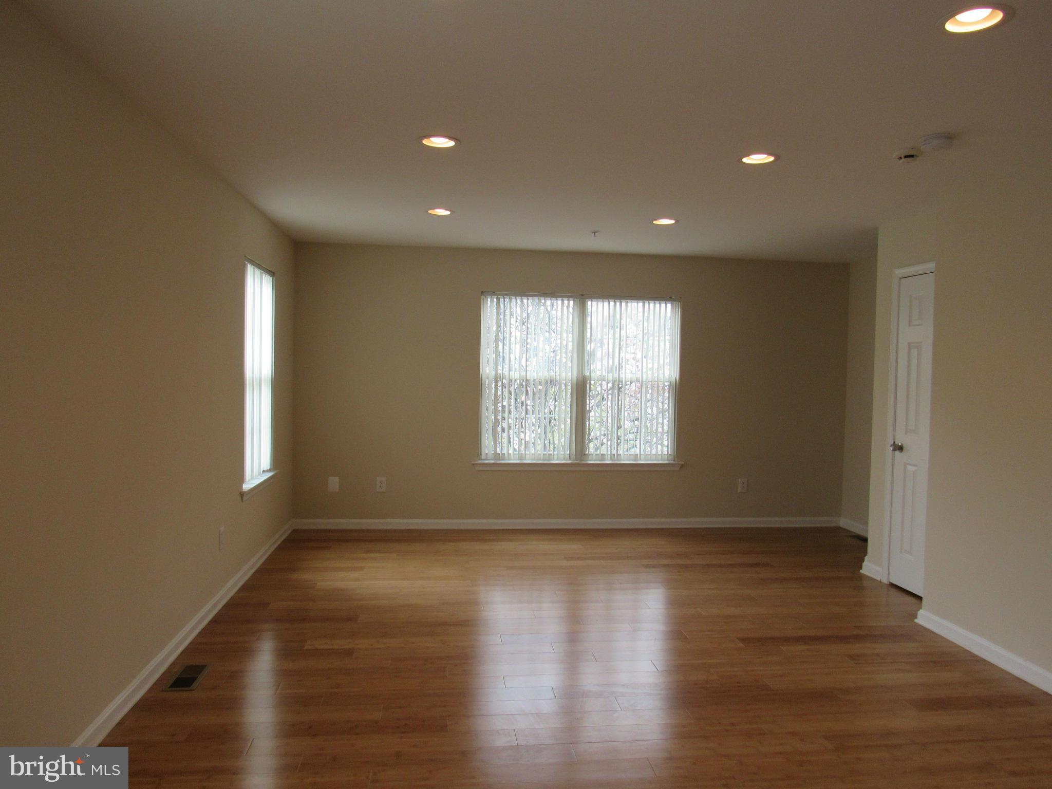8700 Chestnut Ridge Drive Laurel, MD 20707 - Photo 13 of 30 Living Room
