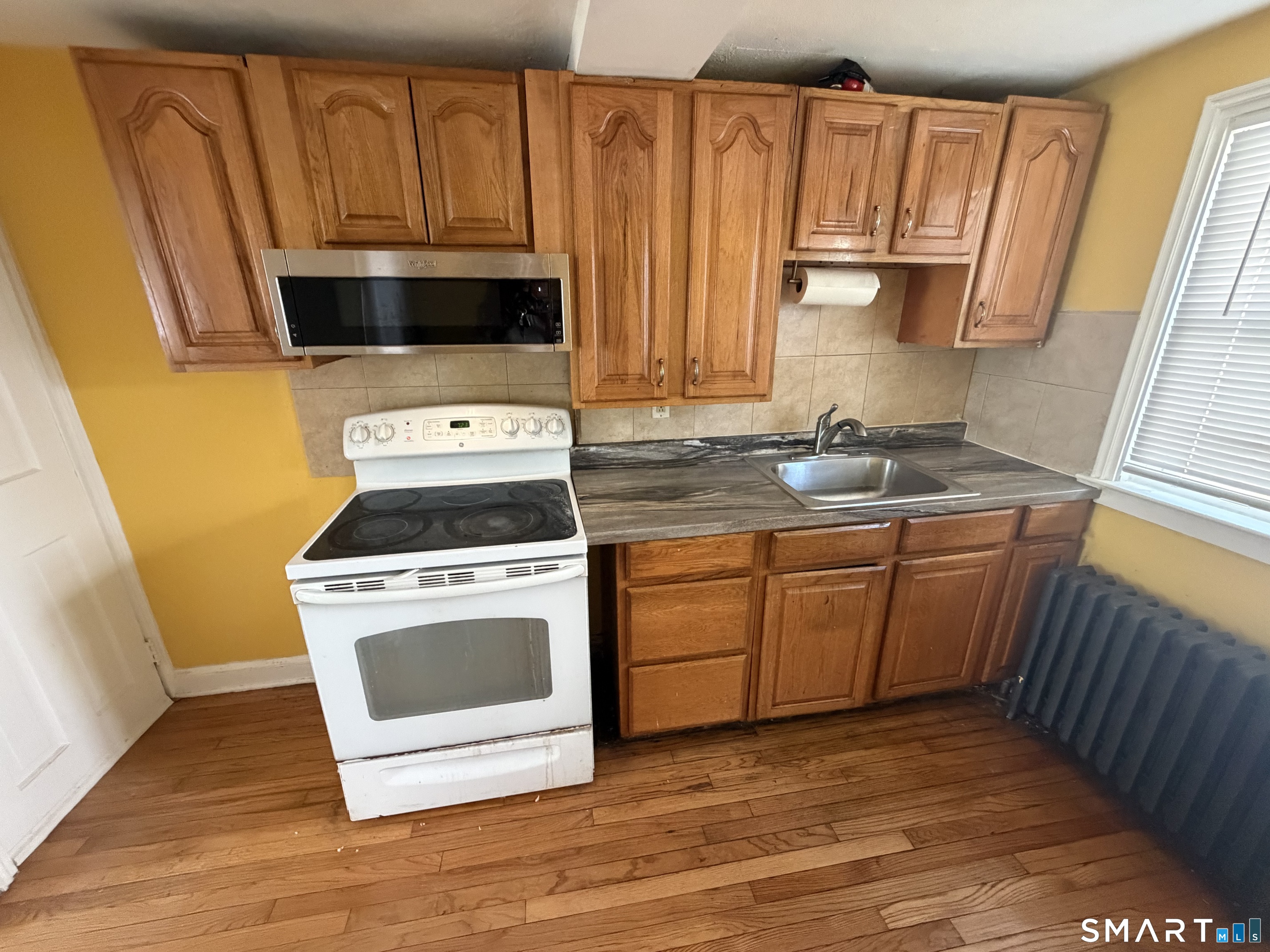 2 Barber Street Windsor, CT 06095 - Photo 5 of 10 Gallery Image 5