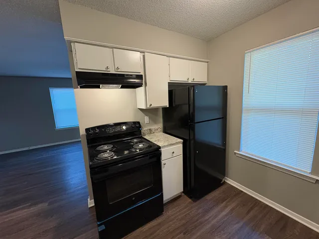 $975 | 3614 Forest Avenue, Unit 11, Memphis, TN 38122