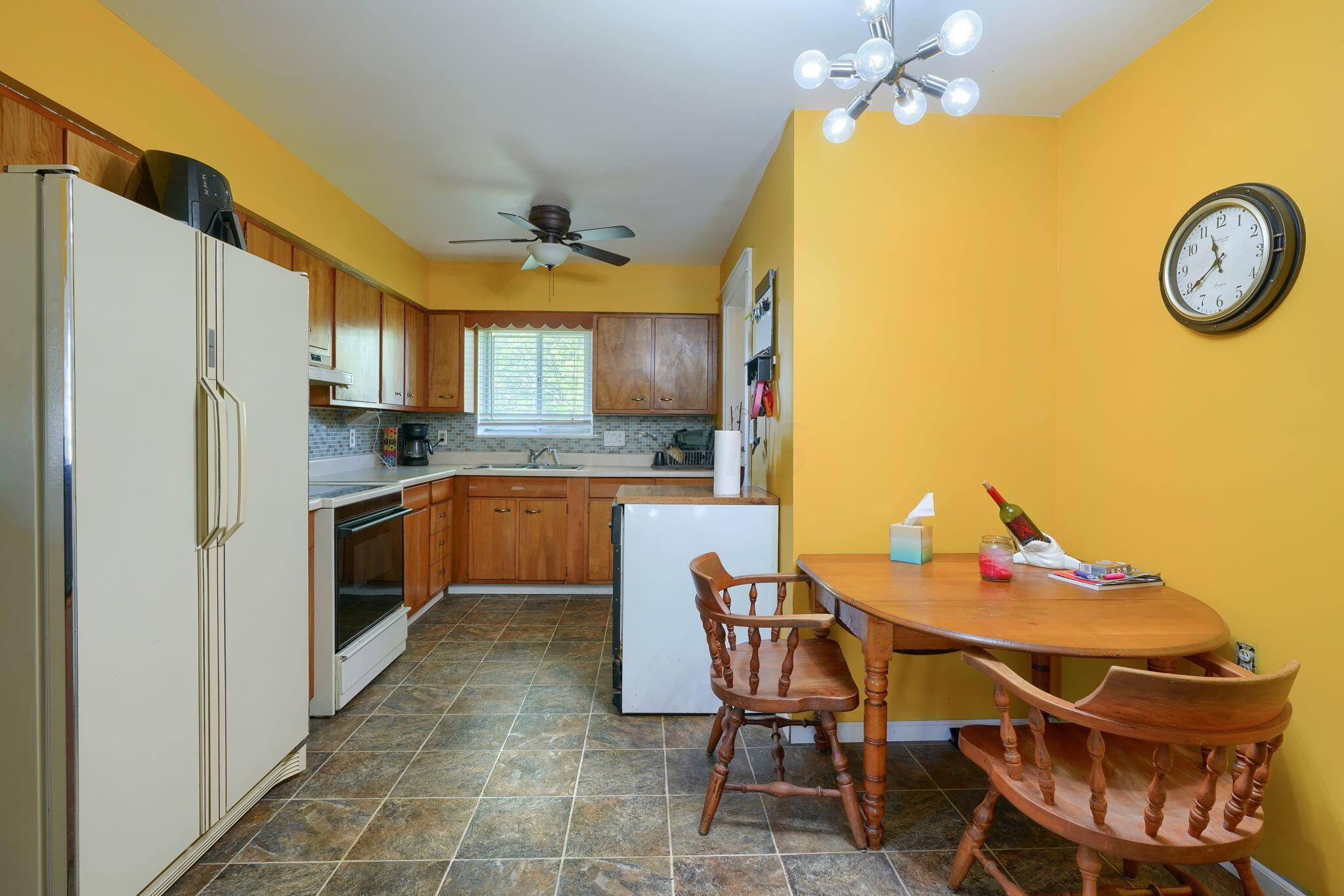 2493 East Howard Road Columbus, OH 43207 - Photo 10 of 39 2493 E Howard Rd (27)