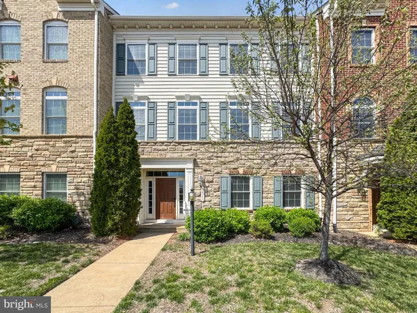 $3,650 | 42365 Pine Forest Drive, Chantilly, VA 20152