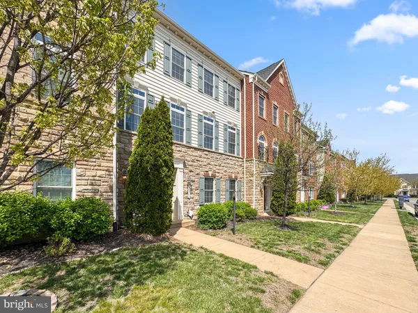 $3,650 | 42365 Pine Forest Drive, Chantilly, VA 20152