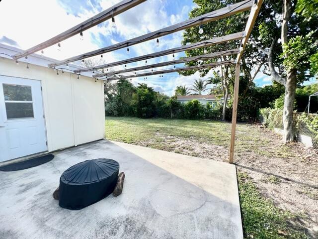 3373 Grove Road Palm Beach Gardens, FL 33410 - Photo 5 of 14 Patio off Fam