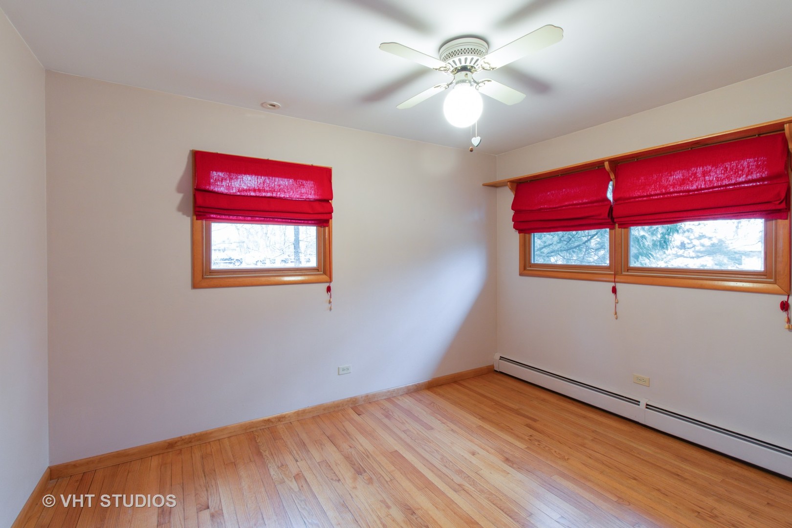 708 Hickory Road Woodstock, IL 60098 - Photo 14 of 22 an empty room with a window