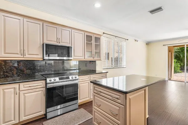 $5,600 | 1325 Camellia Circle, Weston, FL 33326