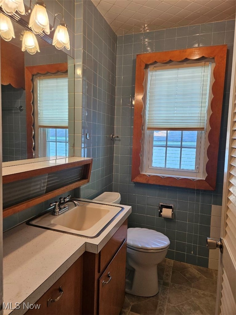 125 Canton Road Akron, OH 44312 - Photo 13 of 36 Bathroom on main floor