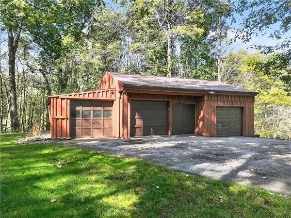 $647,500 | 194 Foster Road, Beaver Falls, PA 15010