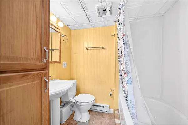 $647,500 | 194 Foster Road, Beaver Falls, PA 15010