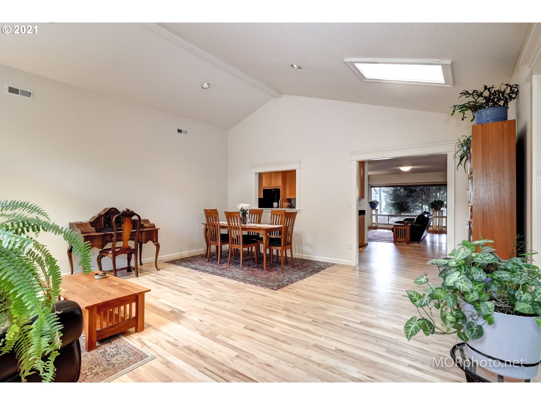 5425 Southwest Nebraska Street Portland, OR 97221 - Photo 11 of 25 Gallery Image 11