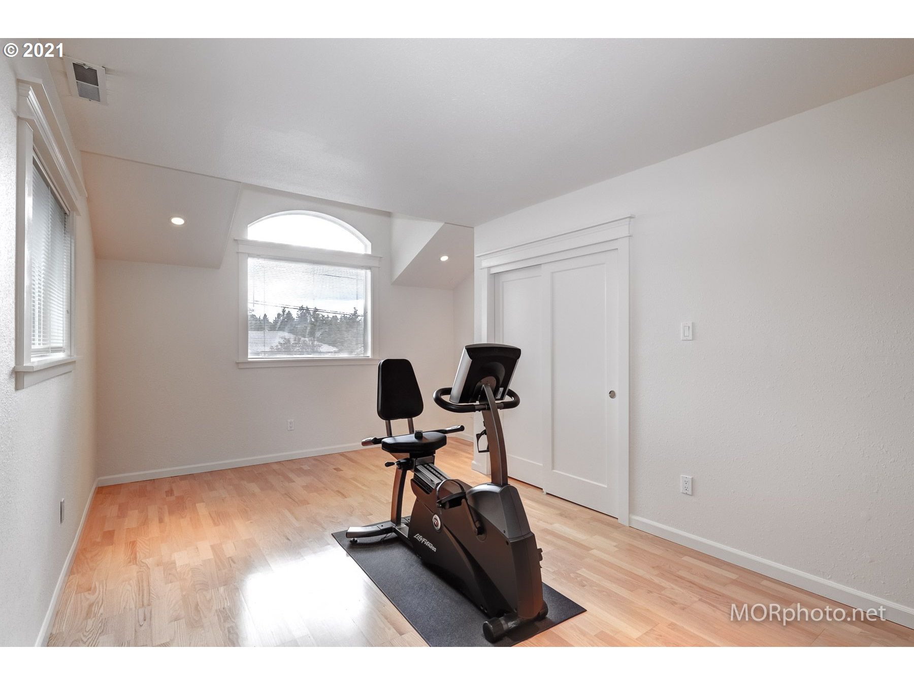 5425 Southwest Nebraska Street Portland, OR 97221 - Photo 12 of 25 Gallery Image 12