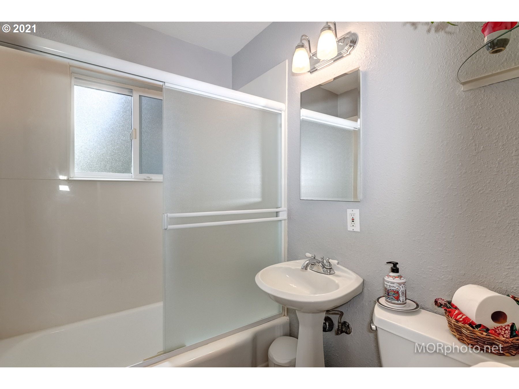 5425 Southwest Nebraska Street Portland, OR 97221 - Photo 14 of 25 Gallery Image 14