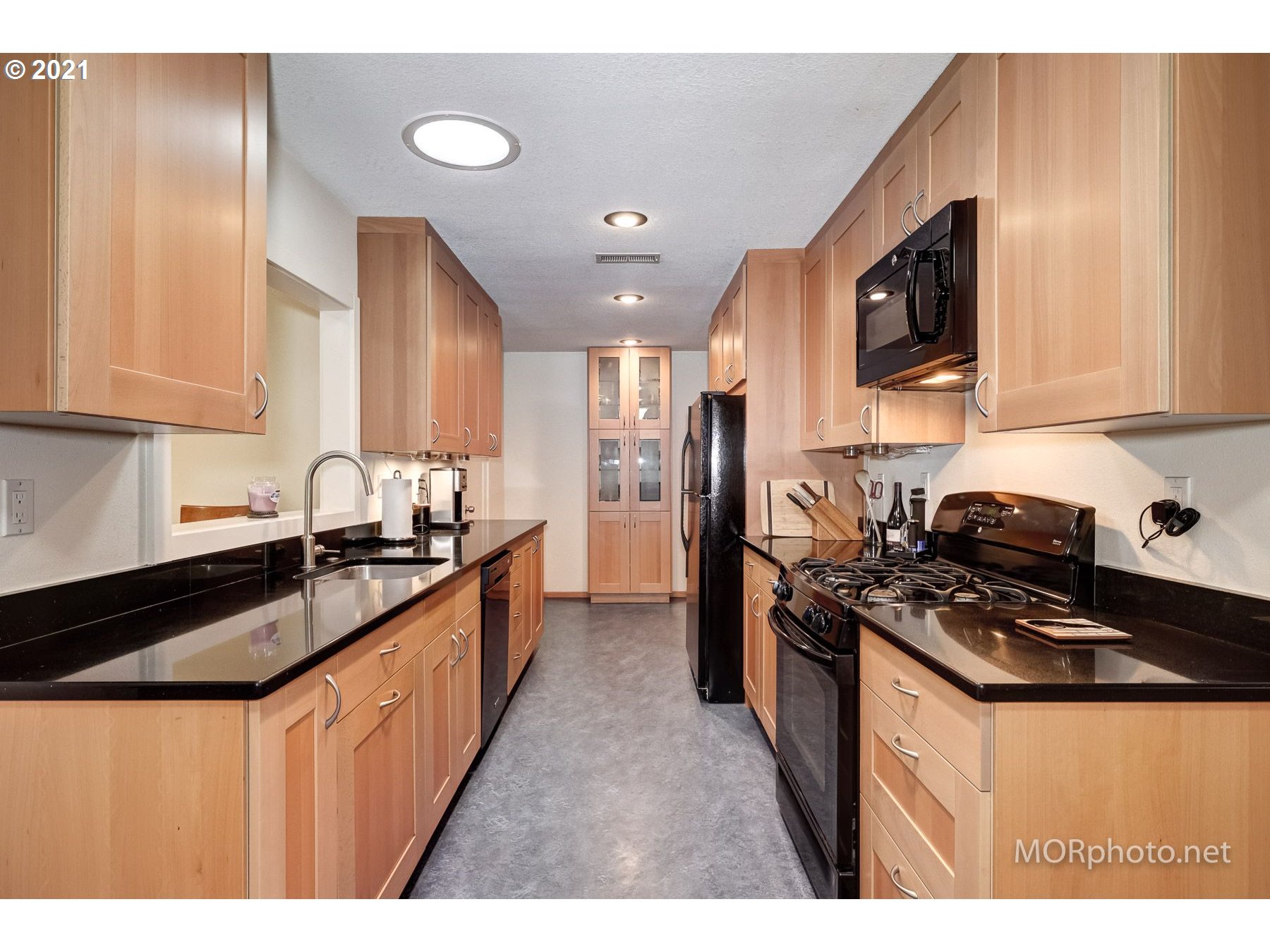 5425 Southwest Nebraska Street Portland, OR 97221 - Photo 7 of 25 Gallery Image 7