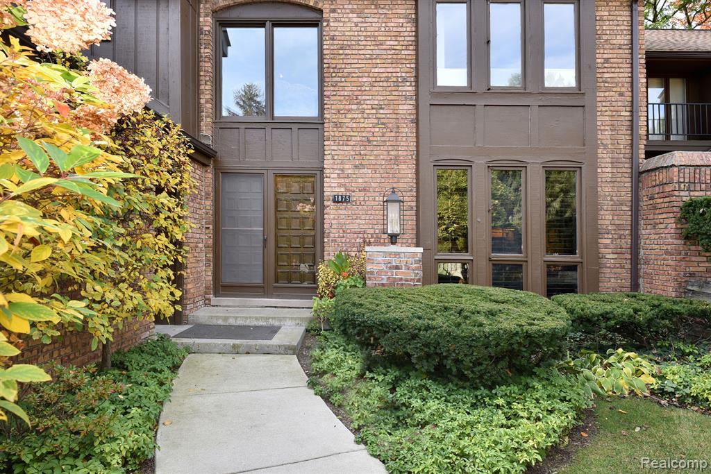 1875 Wingate Road Bloomfield Hills, MI 48302 - Photo 3 of 47