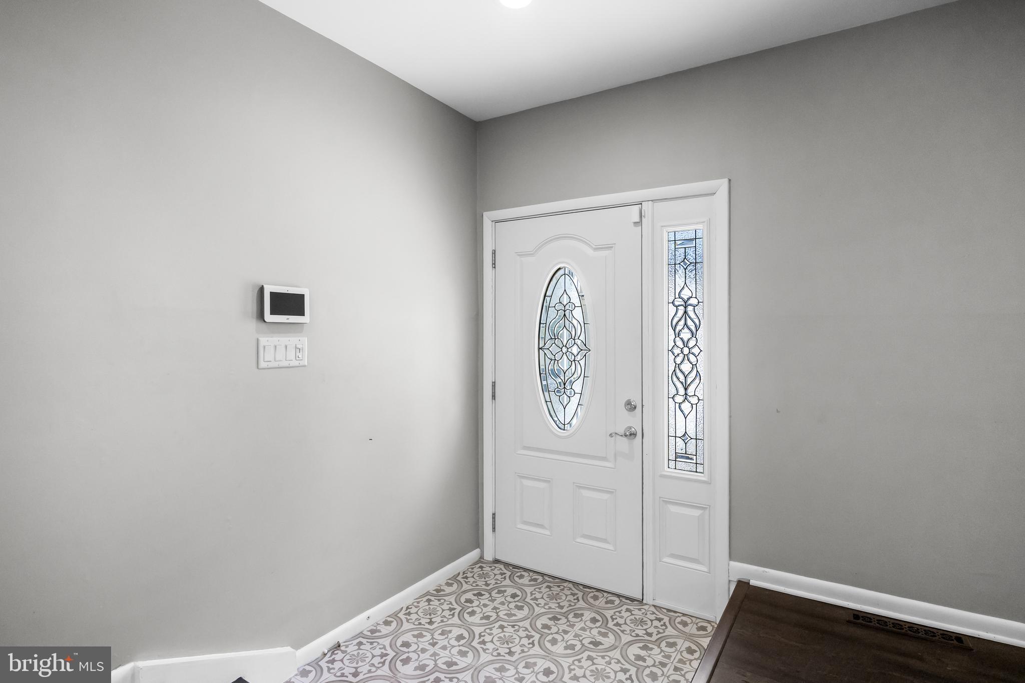 2211 New Albany Road Cinnaminson, NJ 08077 - Photo 2 of 20 Foyer