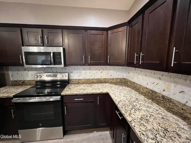 $2,450 | 48 Bavarian Way, Unit 55, Guilderland, NY 12009