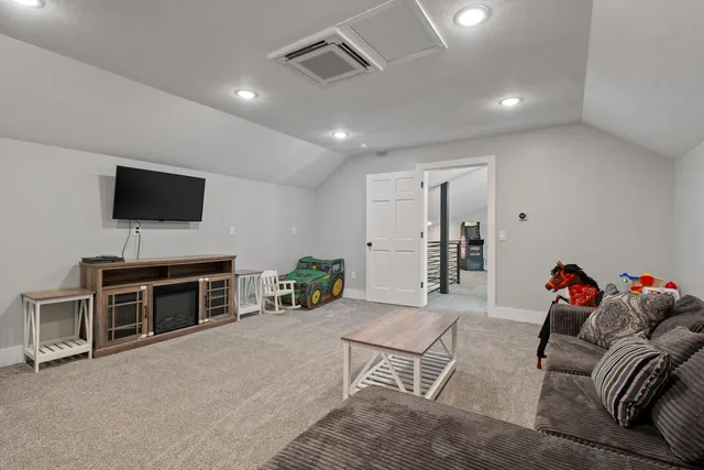 $695,000 | 9815 Snow Pointe Drive Southeast, Alto, MI 49302