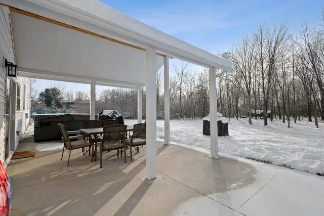 $695,000 | 9815 Snow Pointe Drive Southeast, Alto, MI 49302