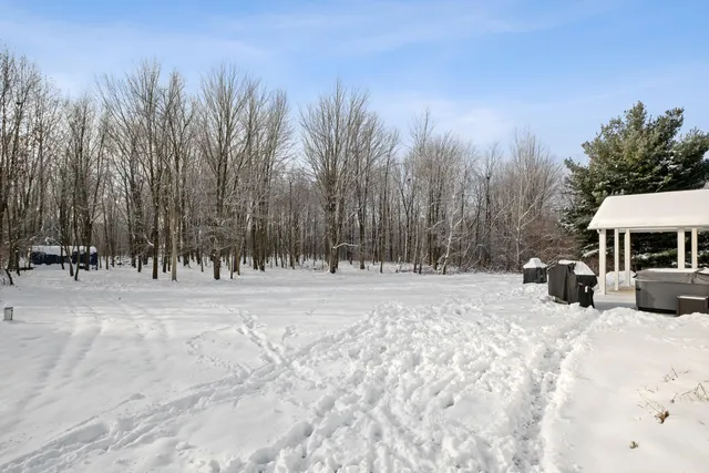 $695,000 | 9815 Snow Pointe Drive Southeast, Alto, MI 49302