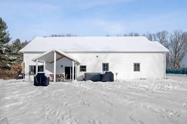 $695,000 | 9815 Snow Pointe Drive Southeast, Alto, MI 49302