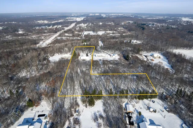 $695,000 | 9815 Snow Pointe Drive Southeast, Alto, MI 49302