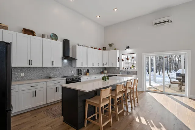 $695,000 | 9815 Snow Pointe Drive Southeast, Alto, MI 49302