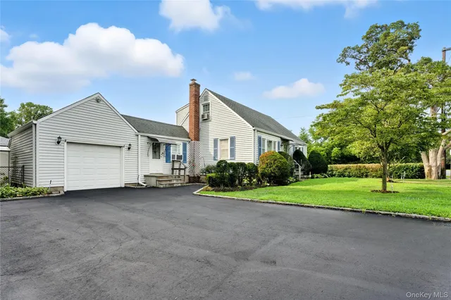 a view of a house with a yard and garage