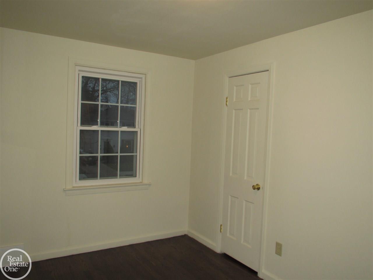 1323 Hampton Road Grosse Pointe, MI 48236 - Photo 18 of 40 31365598-17.JPG