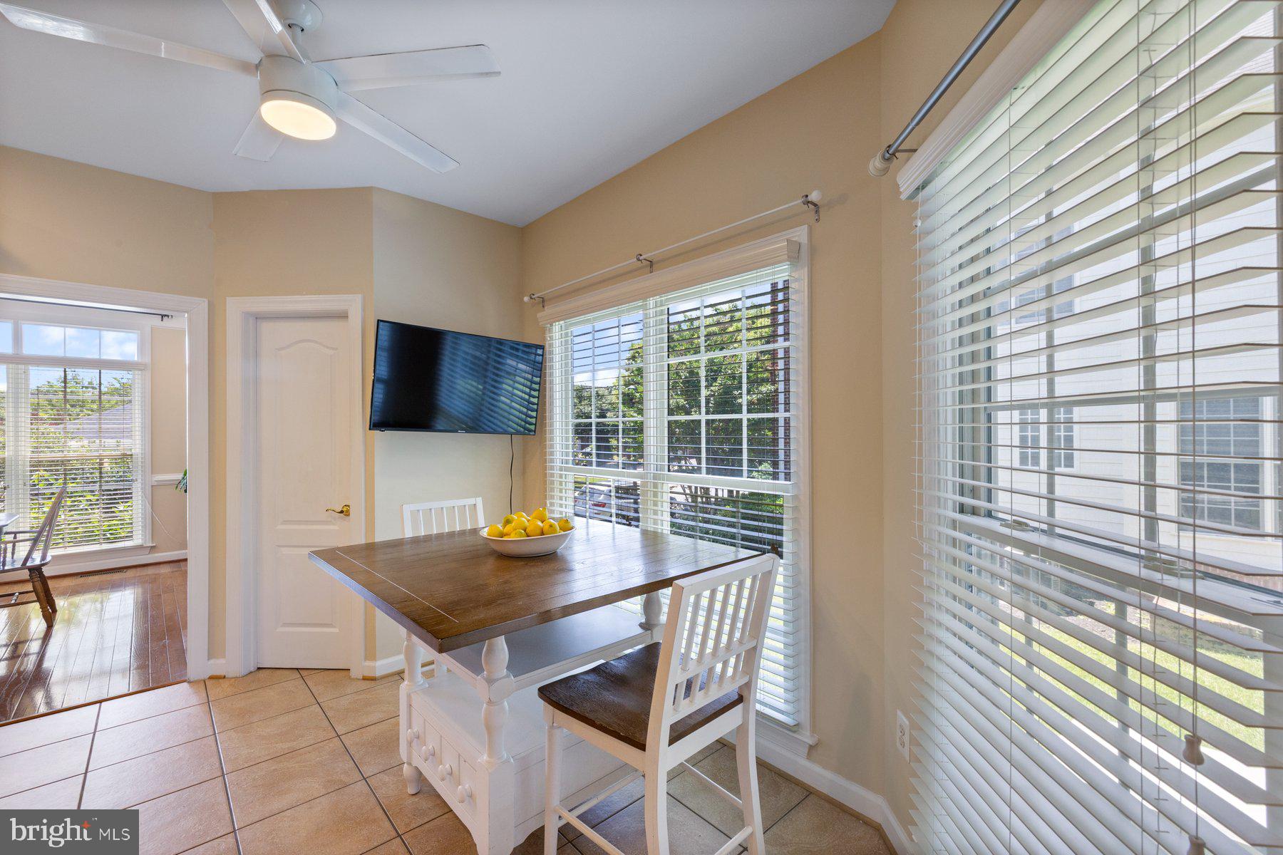 710 Drake Way Annapolis, MD 21401 - Photo 19 of 77 Table Space in Kitchen