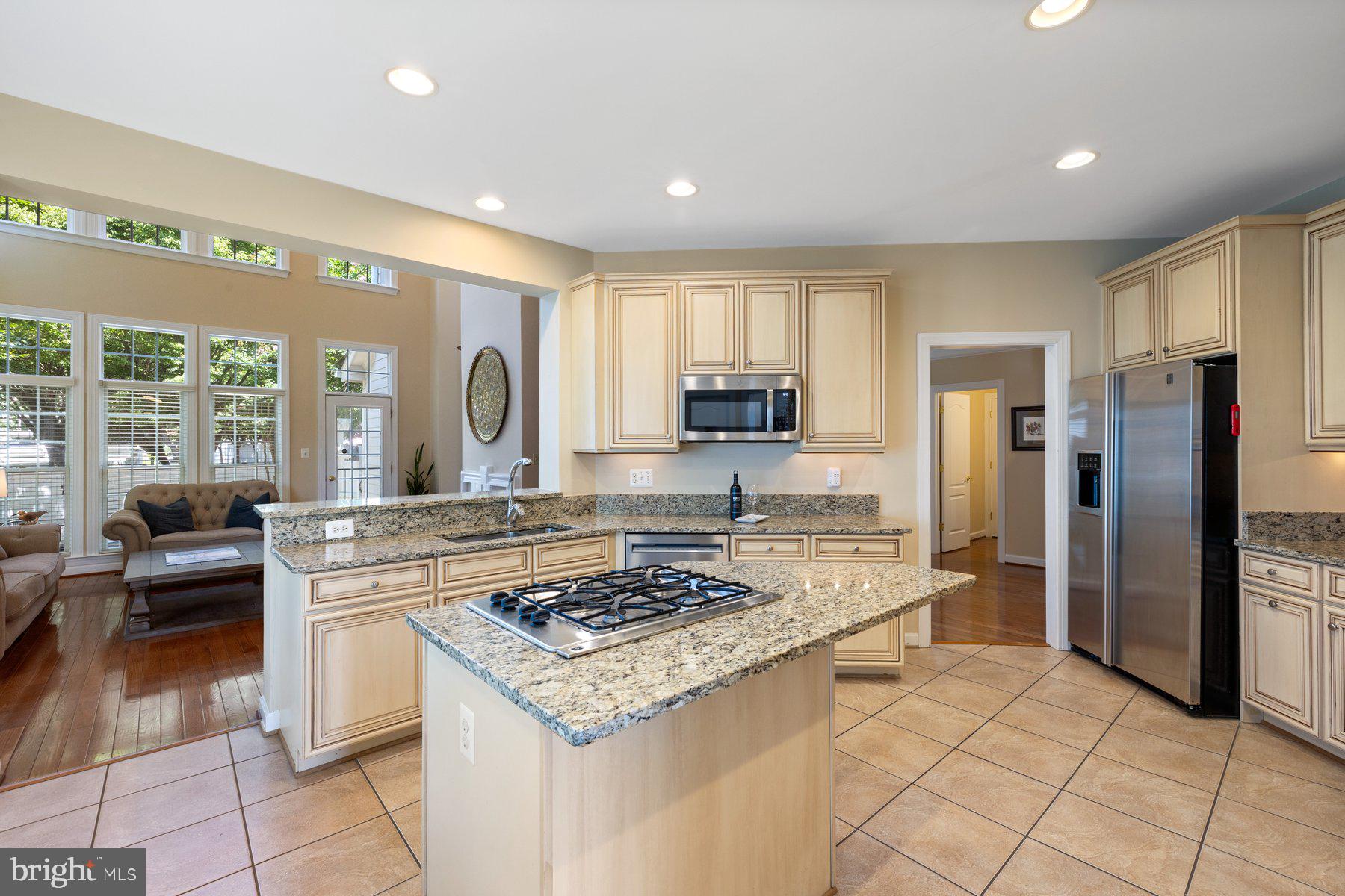 710 Drake Way Annapolis, MD 21401 - Photo 21 of 77 Large Kitchen Island