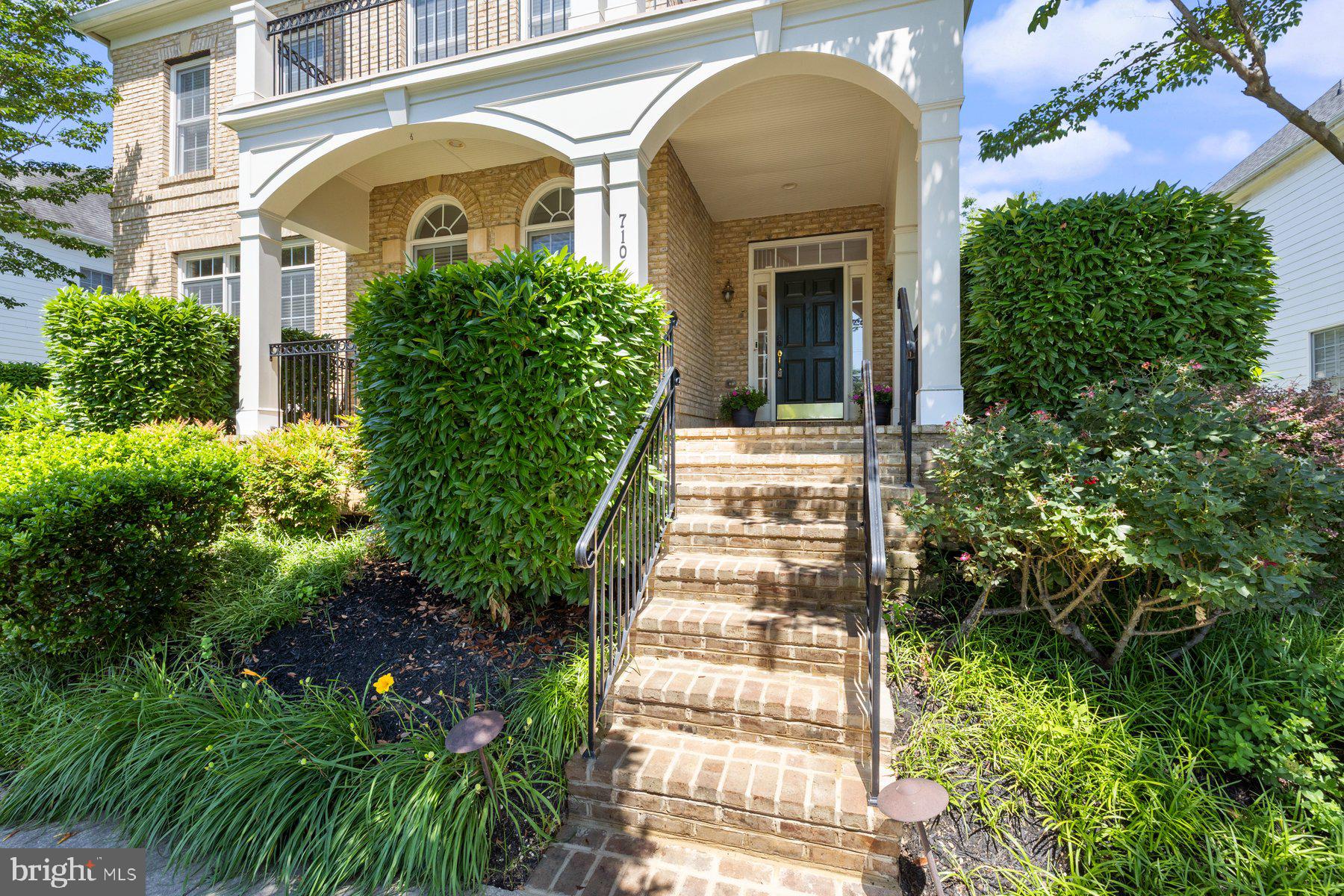 710 Drake Way Annapolis, MD 21401 - Photo 3 of 77 Welcoming Front Porch