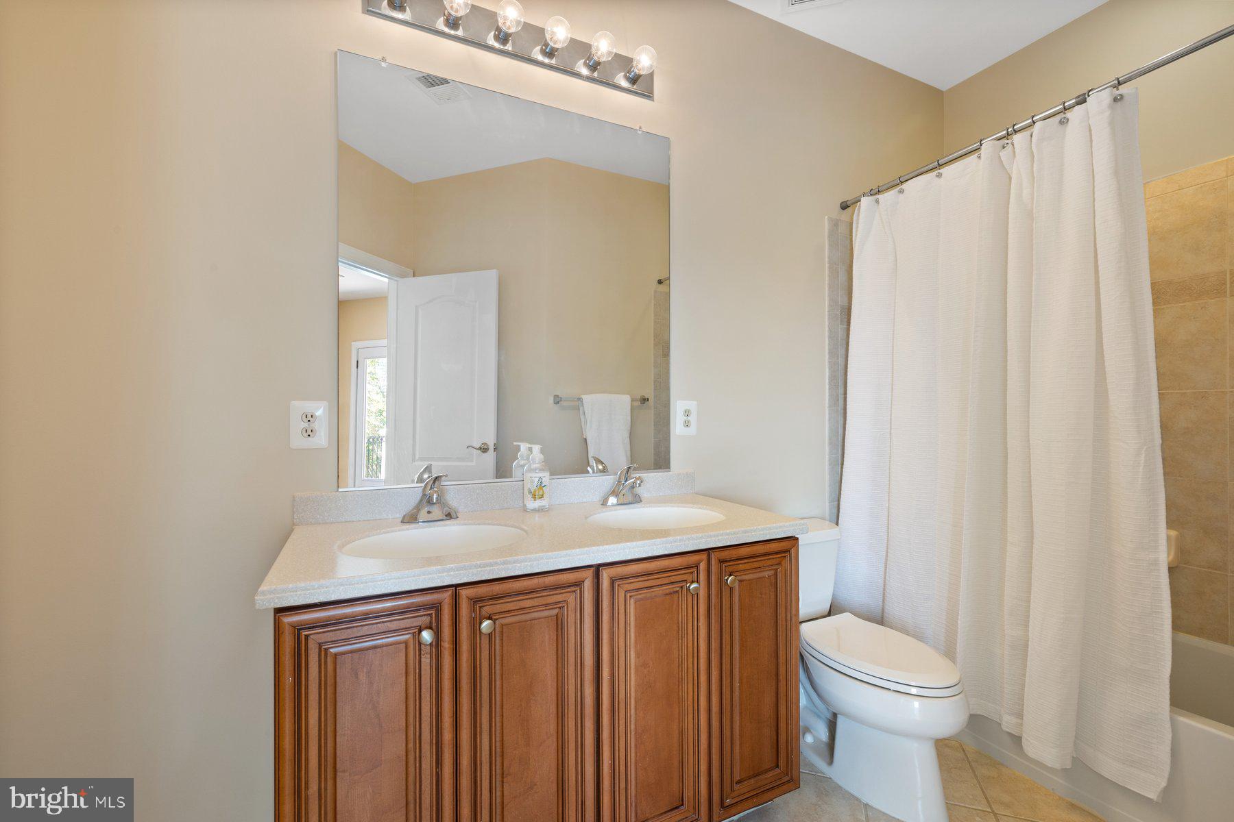 710 Drake Way Annapolis, MD 21401 - Photo 34 of 77 Buddy bath with upgraded countertops