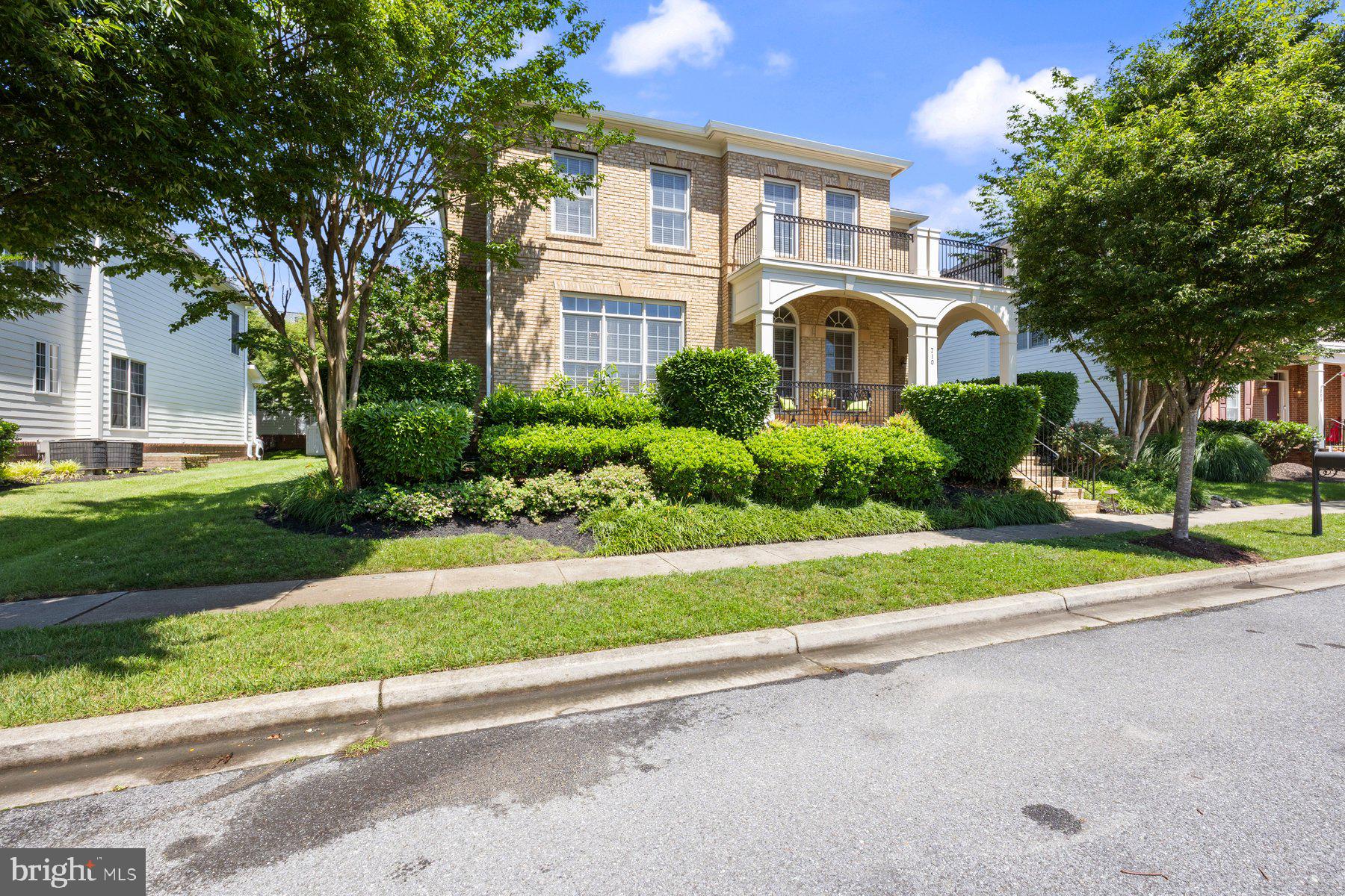 710 Drake Way Annapolis, MD 21401 - Photo 5 of 77 Stately Brick Home with Professional Landscaping
