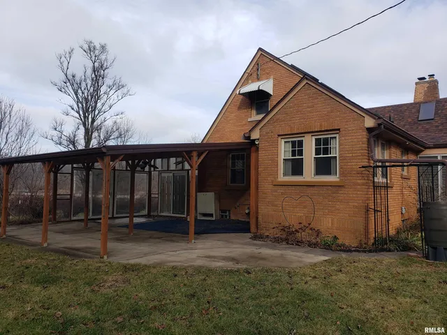 $299,999 | 8300 Highway 150, Coal Valley, IL 61240