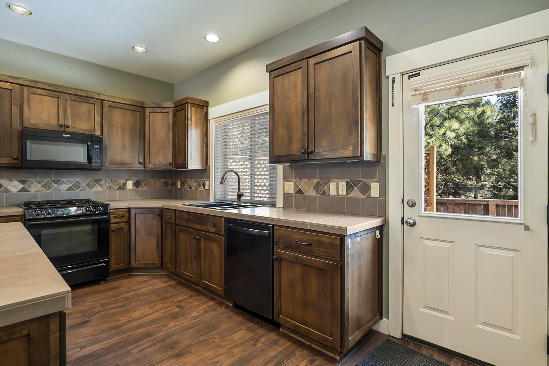 61462 Linton Loop Bend, OR 97702 - Photo 14 of 36 kitchen5