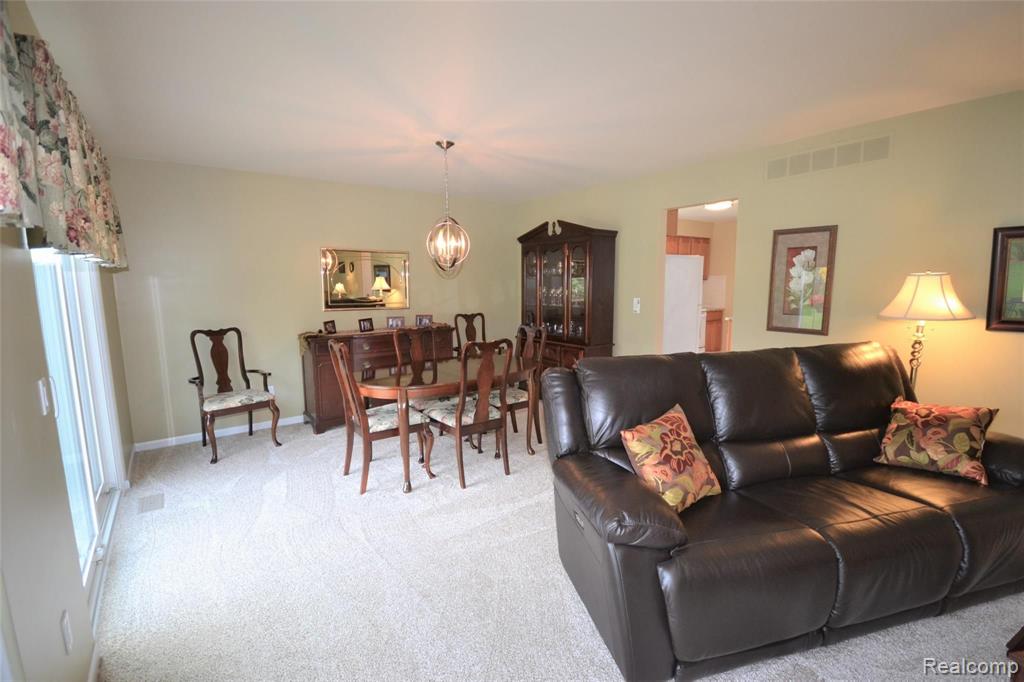 35444 Fredericksburg Road Farmington Hills, MI 48331 - Photo 11 of 52