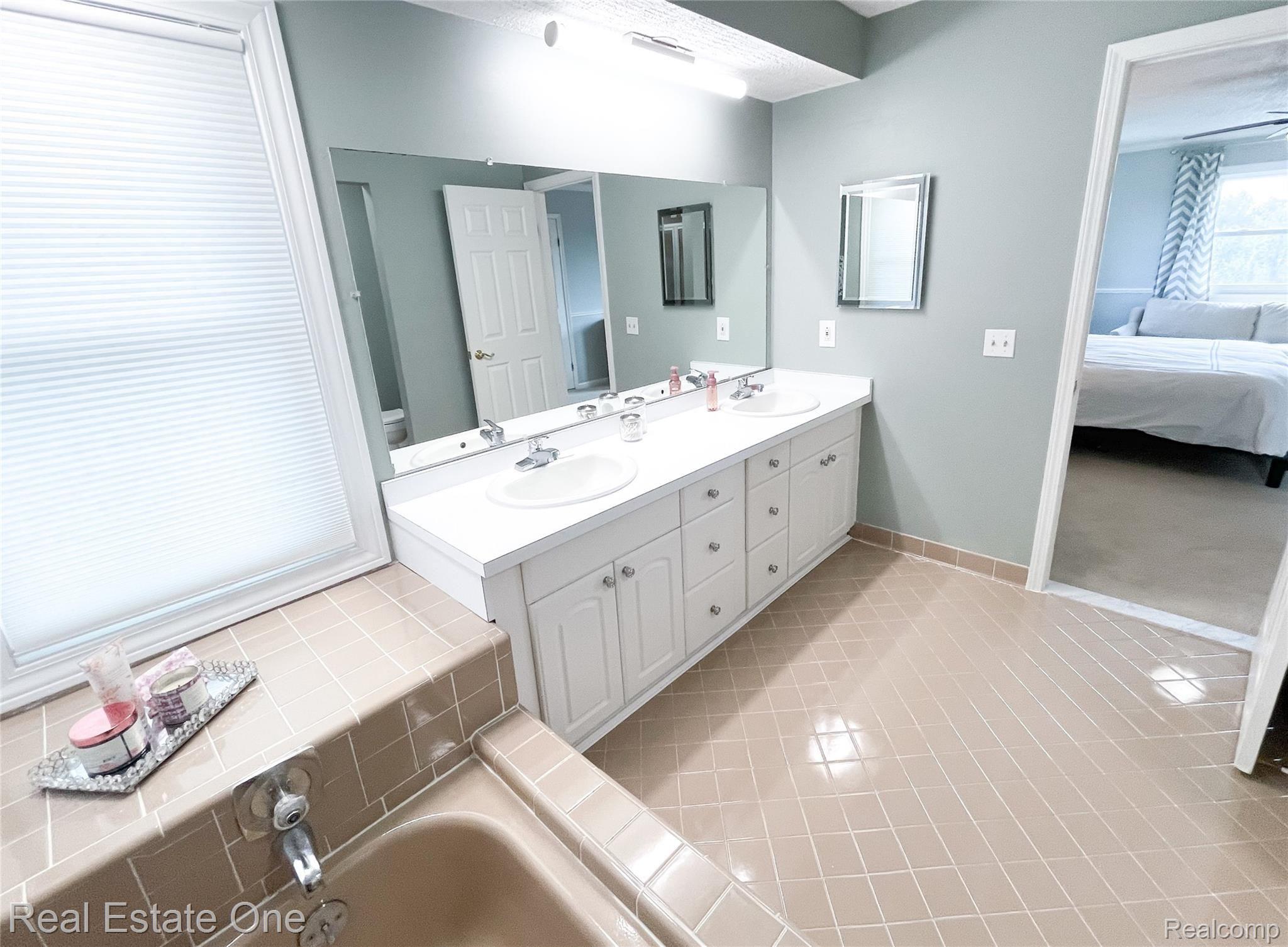 2690 Winter Park Road Rochester, MI 48309 - Photo 34 of 39 Master Bath 3