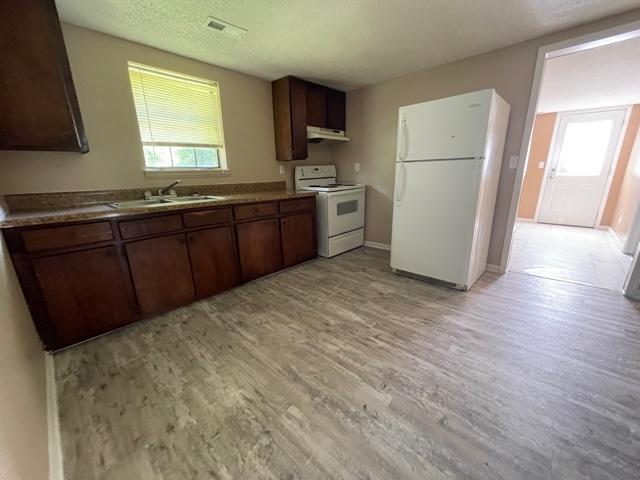 168 Trade Way Dalton, GA 30721 - Photo 3 of 16 IMG_4928