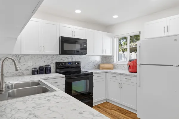 $525,000 | 9829 Northwest 2nd Court, Plantation, FL 33324