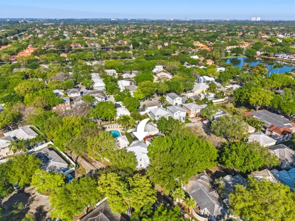 $525,000 | 9829 Northwest 2nd Court, Plantation, FL 33324