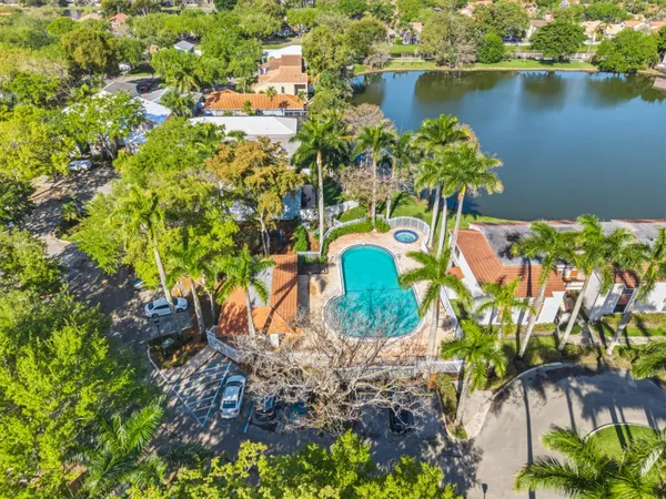 $525,000 | 9829 Northwest 2nd Court, Plantation, FL 33324