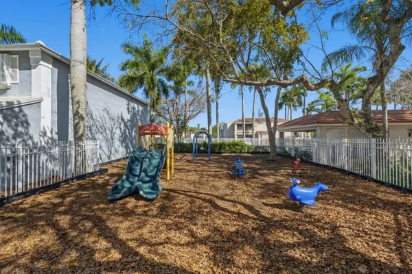 $525,000 | 9829 Northwest 2nd Court, Plantation, FL 33324