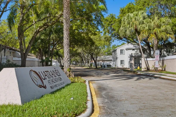 $525,000 | 9829 Northwest 2nd Court, Plantation, FL 33324