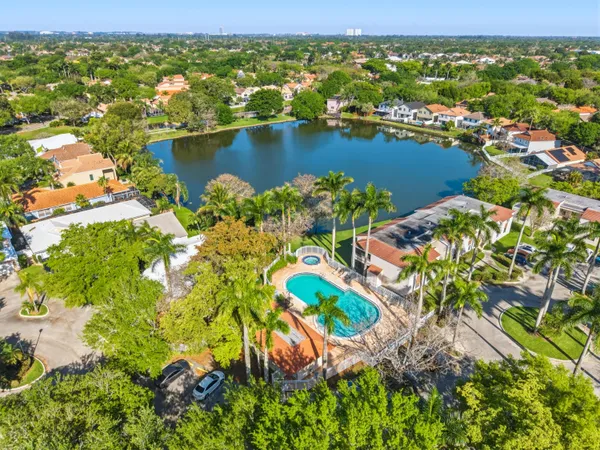 $525,000 | 9829 Northwest 2nd Court, Plantation, FL 33324