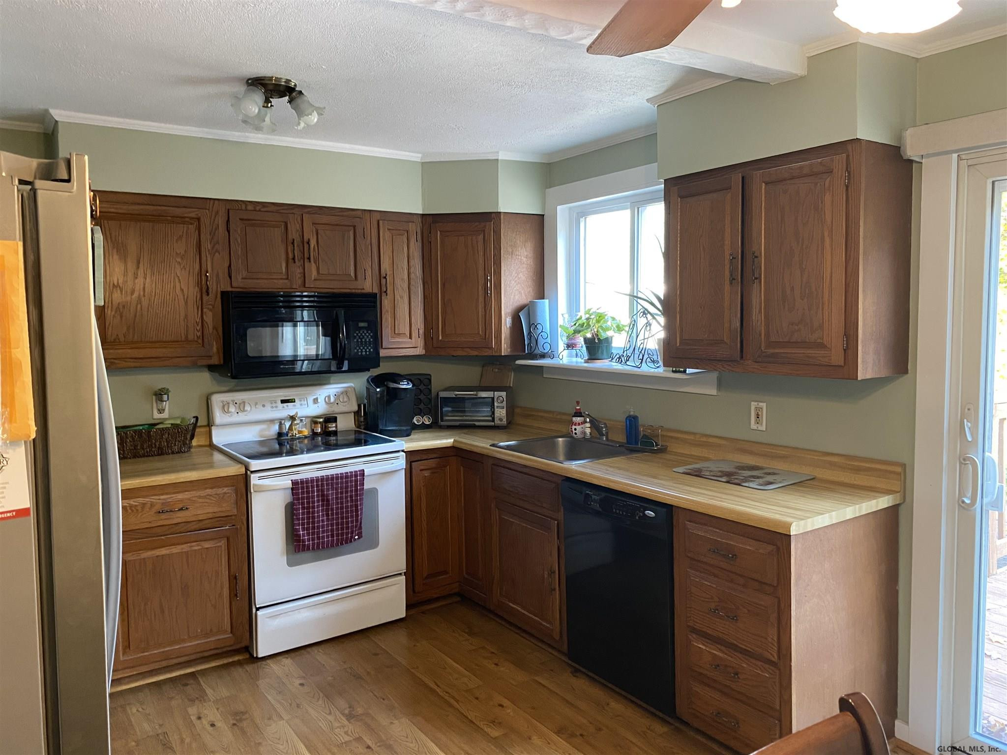 31 Garnsey Road Rexford, NY 12148 - Photo 3 of 44 Photo 4