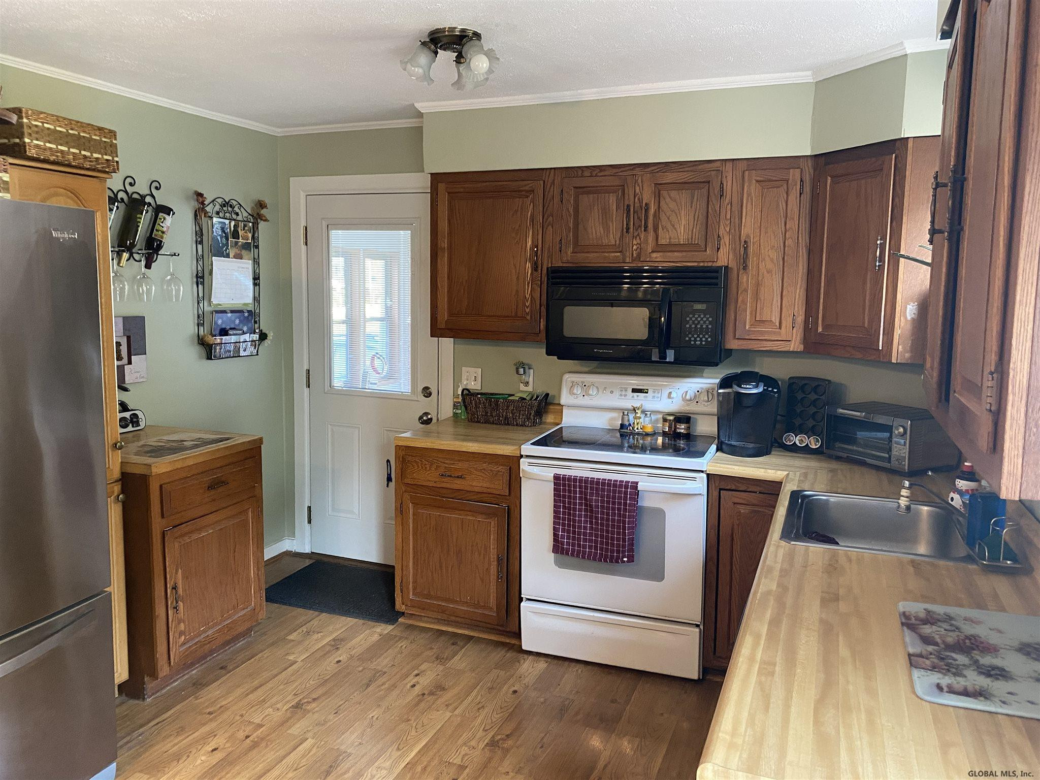 31 Garnsey Road Rexford, NY 12148 - Photo 4 of 44 Photo 5