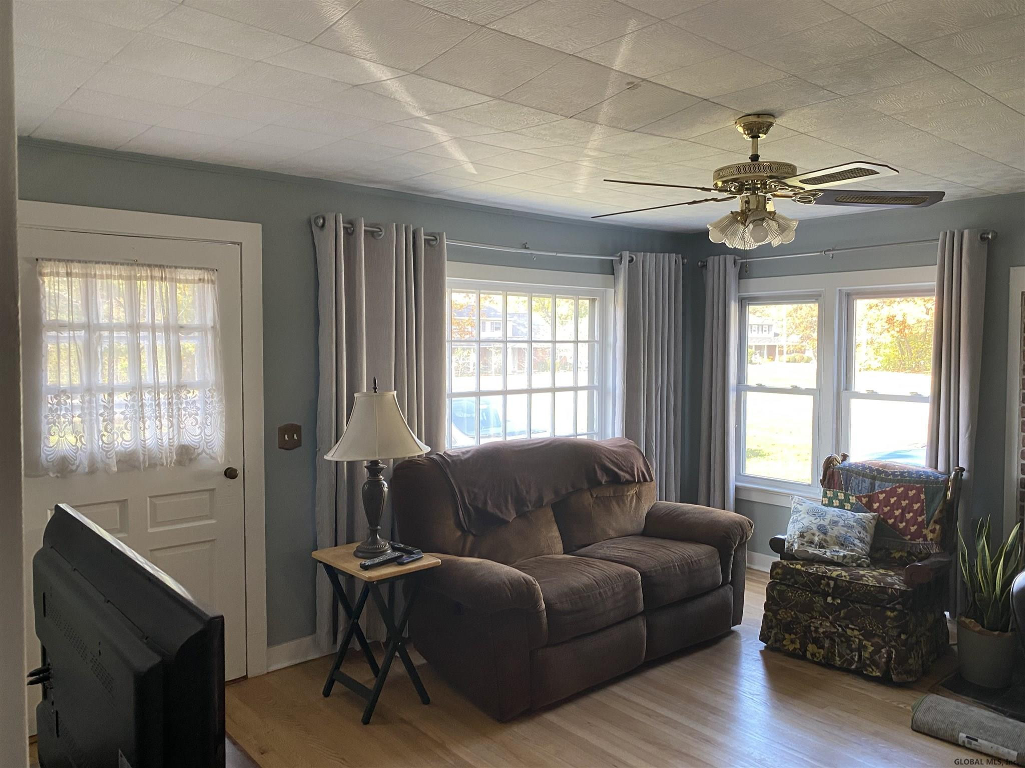 31 Garnsey Road Rexford, NY 12148 - Photo 5 of 44 Photo 6