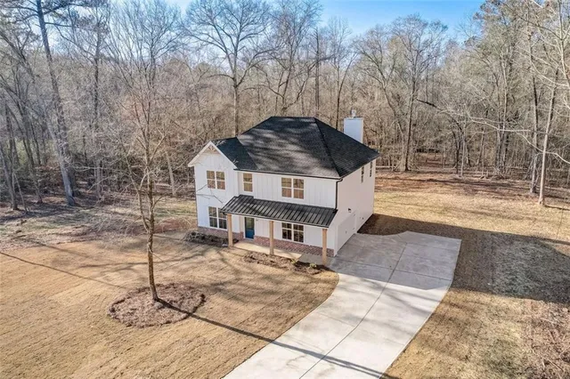 a house view with a outdoor space